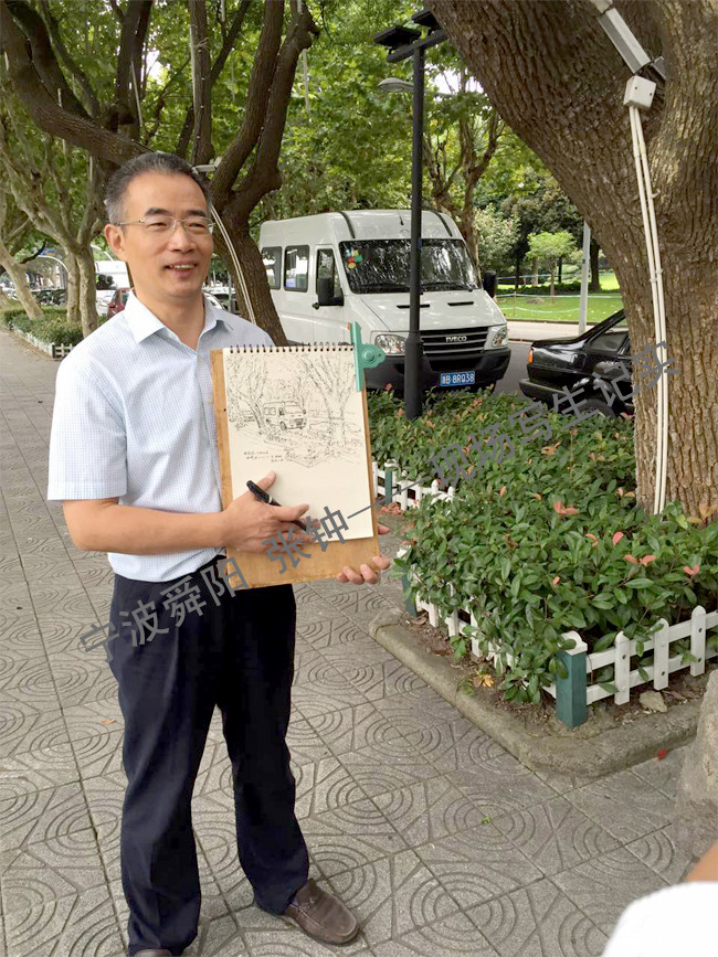 2015.09.23 接受南京依維柯車公司訪問時現場速寫完成余姚北濱江路街景